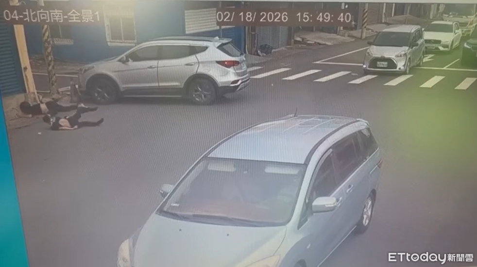 屏東休旅車路口左轉…撞上雙載機車畫面曝!女騎士手腳慘骨折