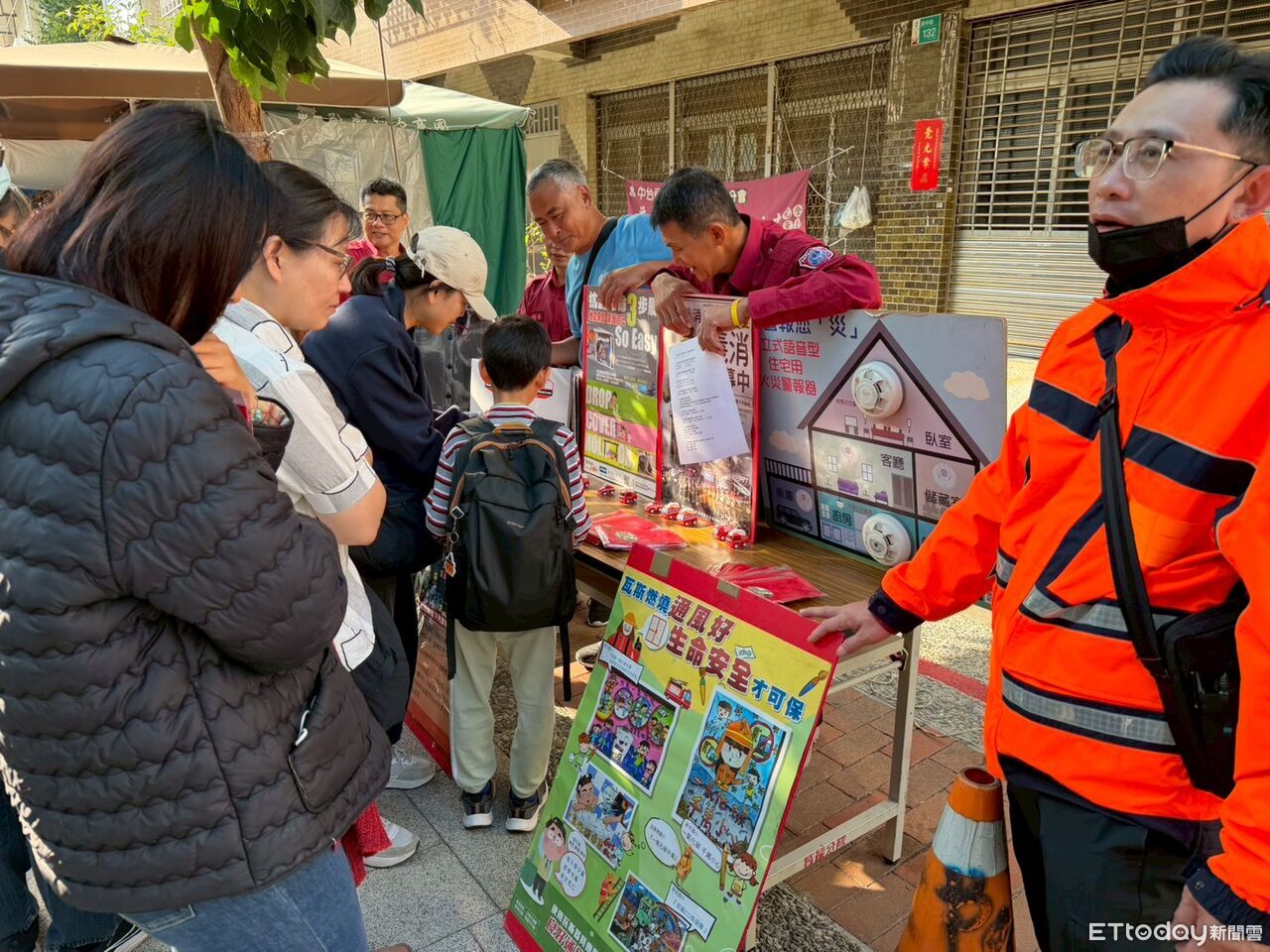 走春逛商圈學防災 南消設攤送好禮強化住警器觀念