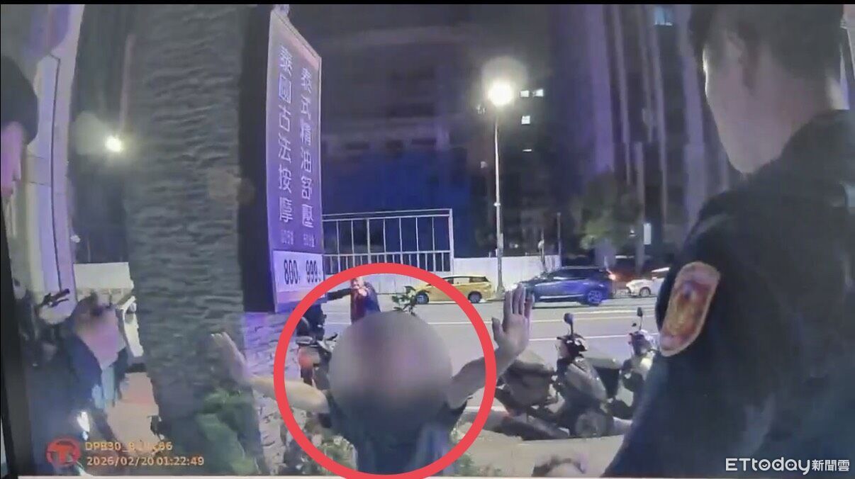 卡拉OK迎財神慘濺血!醉客持刀尋仇不成...2女店員當場被砍