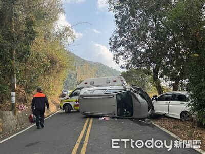 快訊/六龜台27線兩車對撞現場曝 11人受傷最小6歲緊急送醫