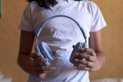 知名品牌也中鏢！81款耳機驗出「有毒物質」　滲入體內恐致癌