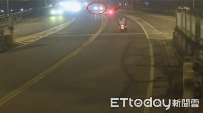 快訊／永福橋小黃不熟路況跨雙黃線　21歲騎士遭迎面撞…送醫不治