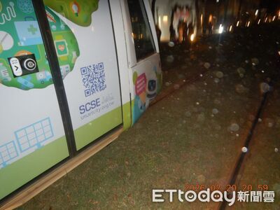 快訊／新北17歲少年「碰撞高雄輕軌」送醫