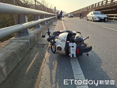 22歲女騎士詭異倒路邊送醫不治　「護欄留擦痕」疑自撞喪命