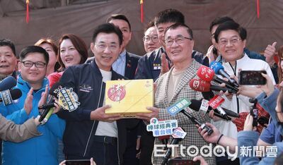 與江啟臣參拜新店太平宮　李四川：我的對手是我自己