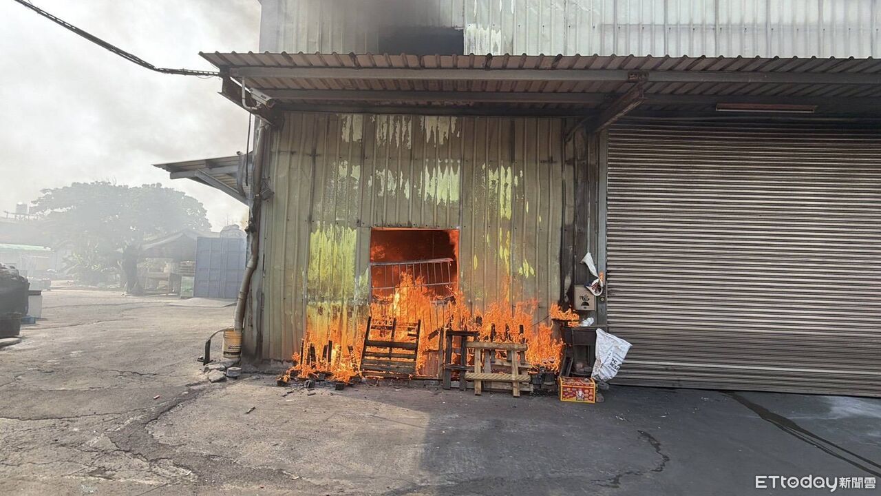快訊/彰化研磨加工廠房起火!恐怖烈焰狂竄 消防緊急灌救中