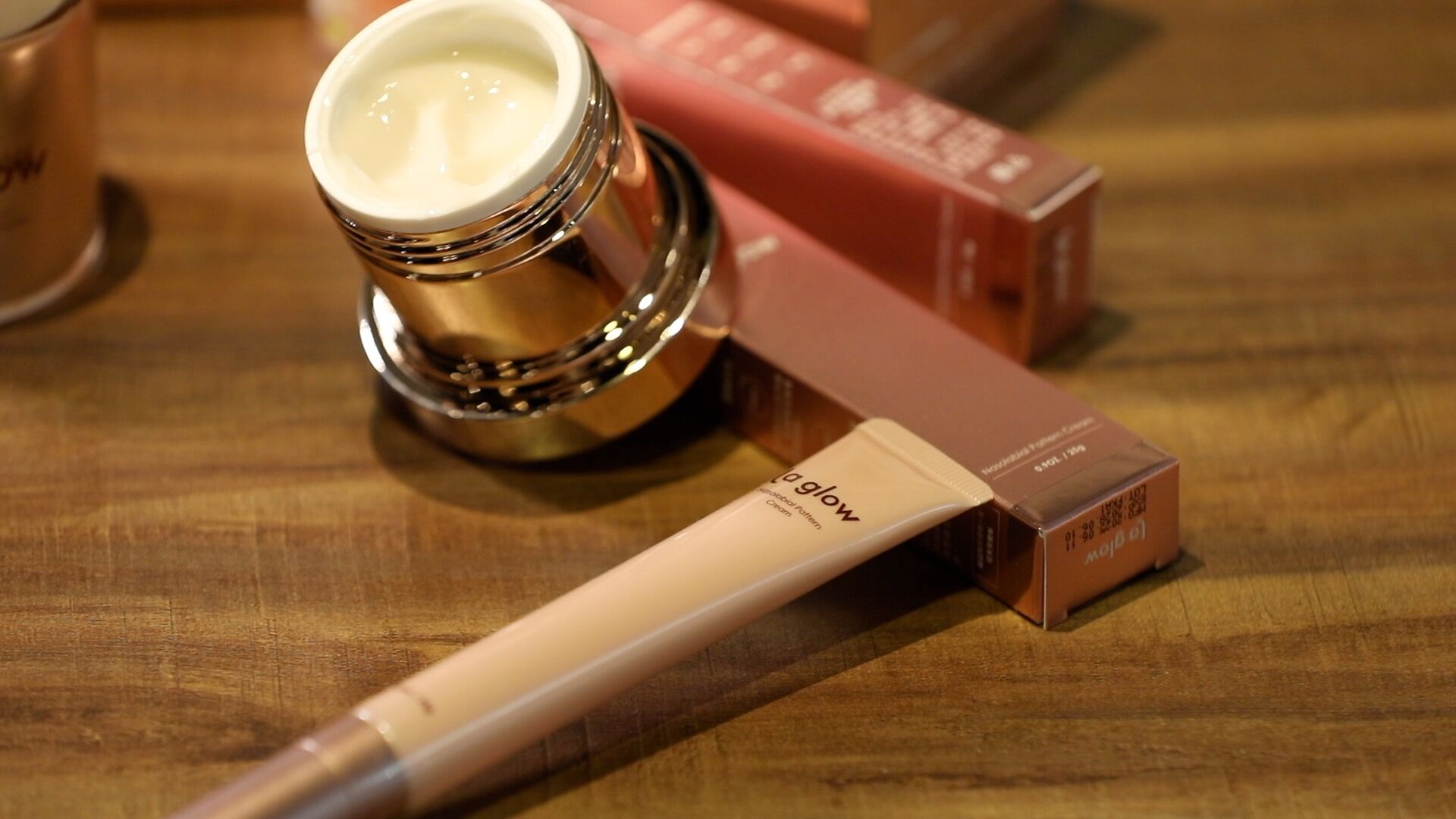 ▲▼La glow天鵝頸緻霜。（圖／記者劉亮亨攝）