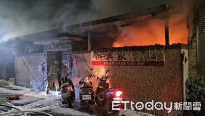 快訊／濃煙狂竄！　里長服務處凌晨起火