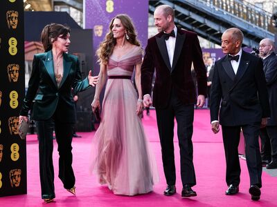 凱特王妃Gucci禮服配波浪捲髮好浪漫　登紅毯氣場不輸女星