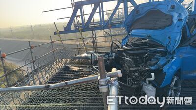 快訊／台61台江大道驚悚車禍　奧迪解體...30歲男駕駛當場死亡