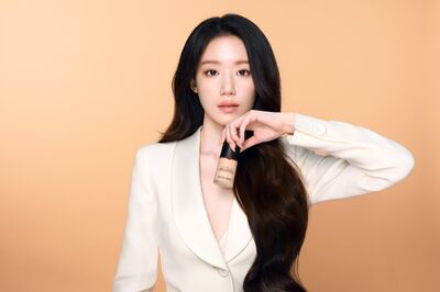 舒華穿白西裝展現優雅女人味！還沒登台開唱就先迎來新身份超強