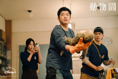 邵雨薇進動物園「帶鳳梨酥犯大忌」當場崩潰　王柏傑上演人熊對峙