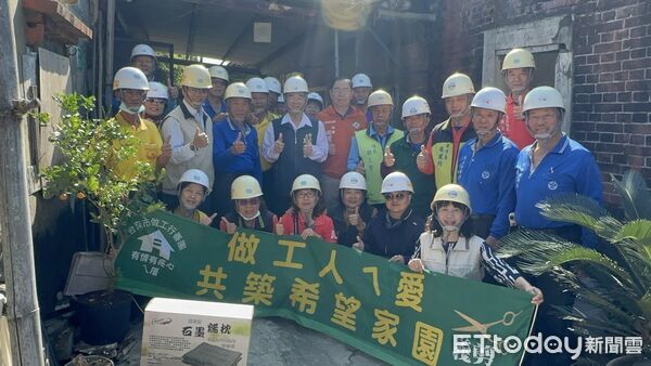 ▲台南做工行善團大年初六前往關廟區進行開春首場修繕會勘。（記者林東良翻攝，下同）