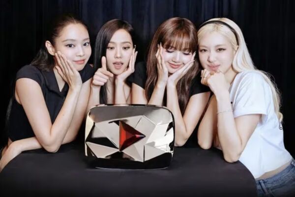 ▲▼ 刷新歷史!BLACKPINK訂閱破億「成全球YouTube第一」 收紅鑽石獎牌。(圖/翻攝自YouTube)