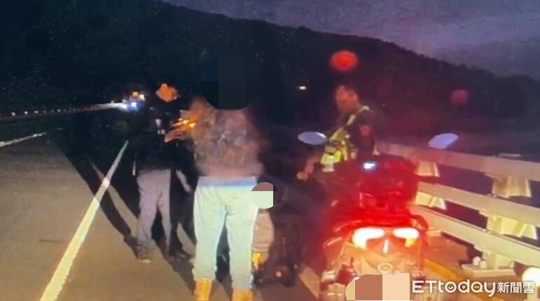 台東男情緒不穩坐初來橋邊護欄 警耐心溝通趁隙拉回橋面