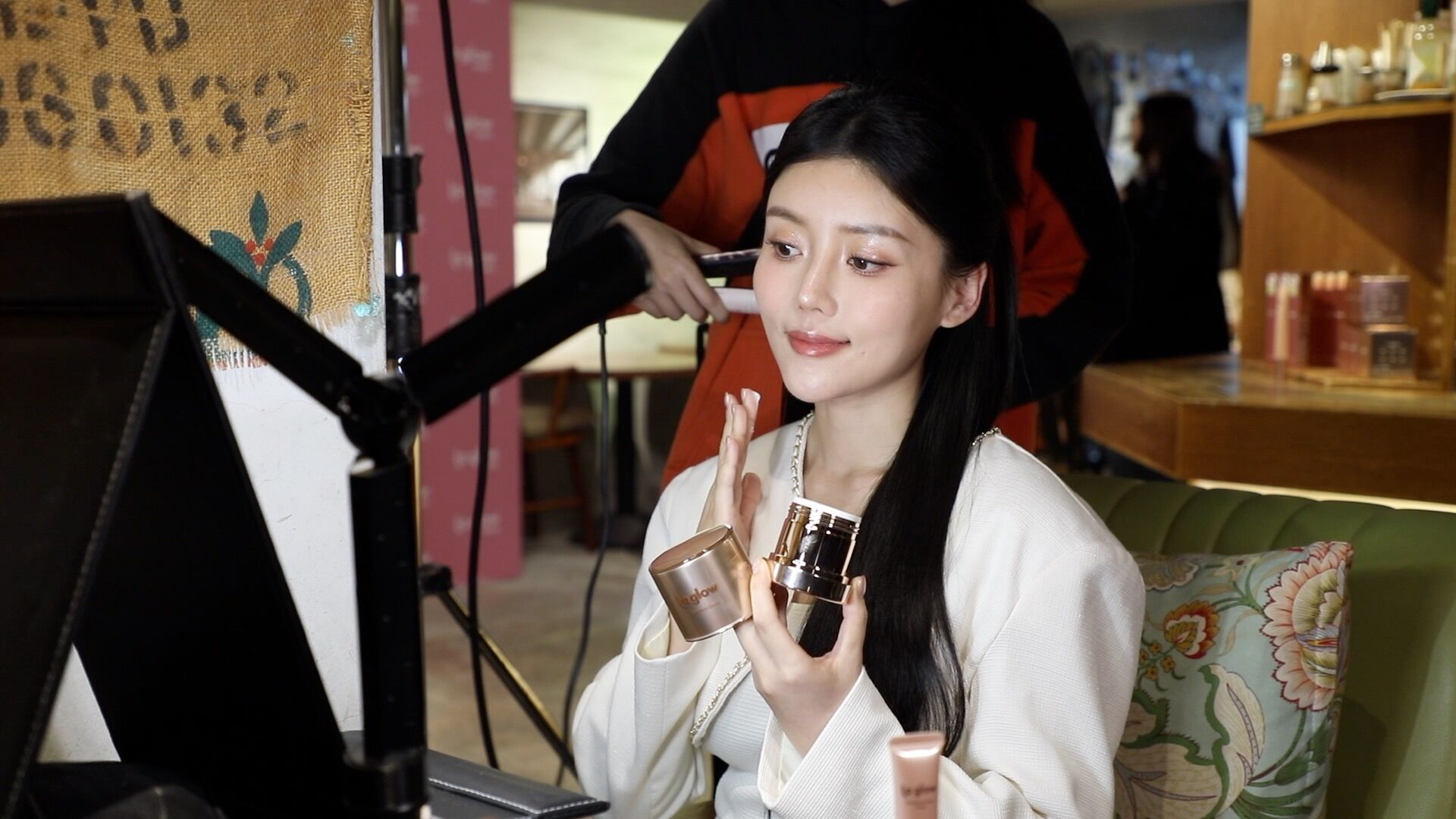 ▲▼La glow天鵝頸緻霜。（圖／記者劉亮亨攝）