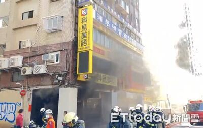 北市承德路大樓火警！B1地下室狂竄濃濃黑煙　1男不適送醫