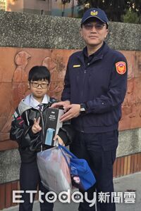 開學日嘉義警護童勤務啟動　分局長送保溫杯暖心守護
