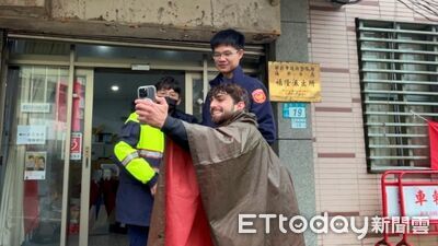 新北福隆國際單車客路口迷航　瑞芳警「雙聲道」救援指引