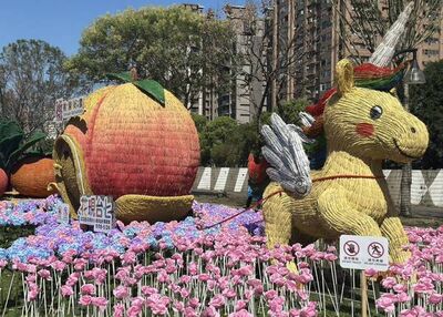 桃園燈會「馬力食足」農業主題燈區　獨角飛馬、水蜜桃馬車迎賓