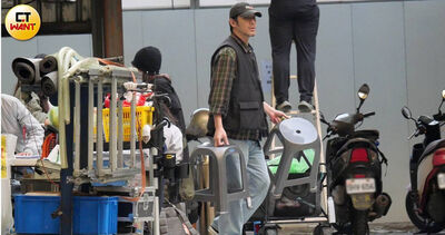 黃騰浩退居幕後「忙搬桌椅」！　角頭團隊新作懷秋、吳念軒雙帥登場