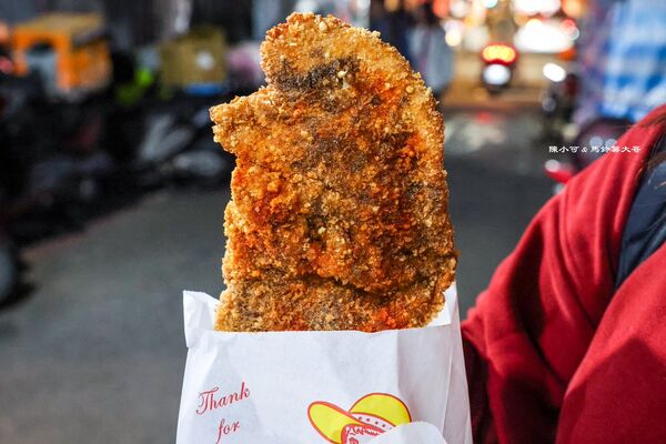 ▲▼樂華夜市無名雞排。（圖／部落客陳小可的吃喝玩樂授權提供）