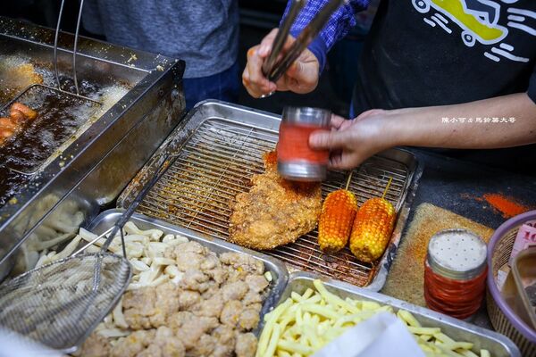 ▲▼樂華夜市無名雞排。（圖／部落客陳小可的吃喝玩樂授權提供）