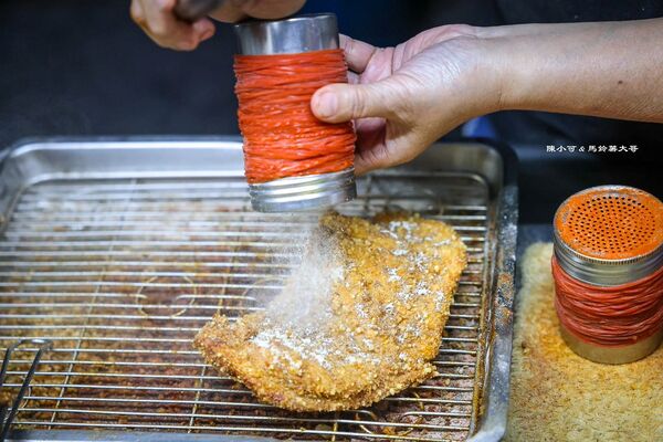 ▲▼樂華夜市無名雞排。（圖／部落客陳小可的吃喝玩樂授權提供）