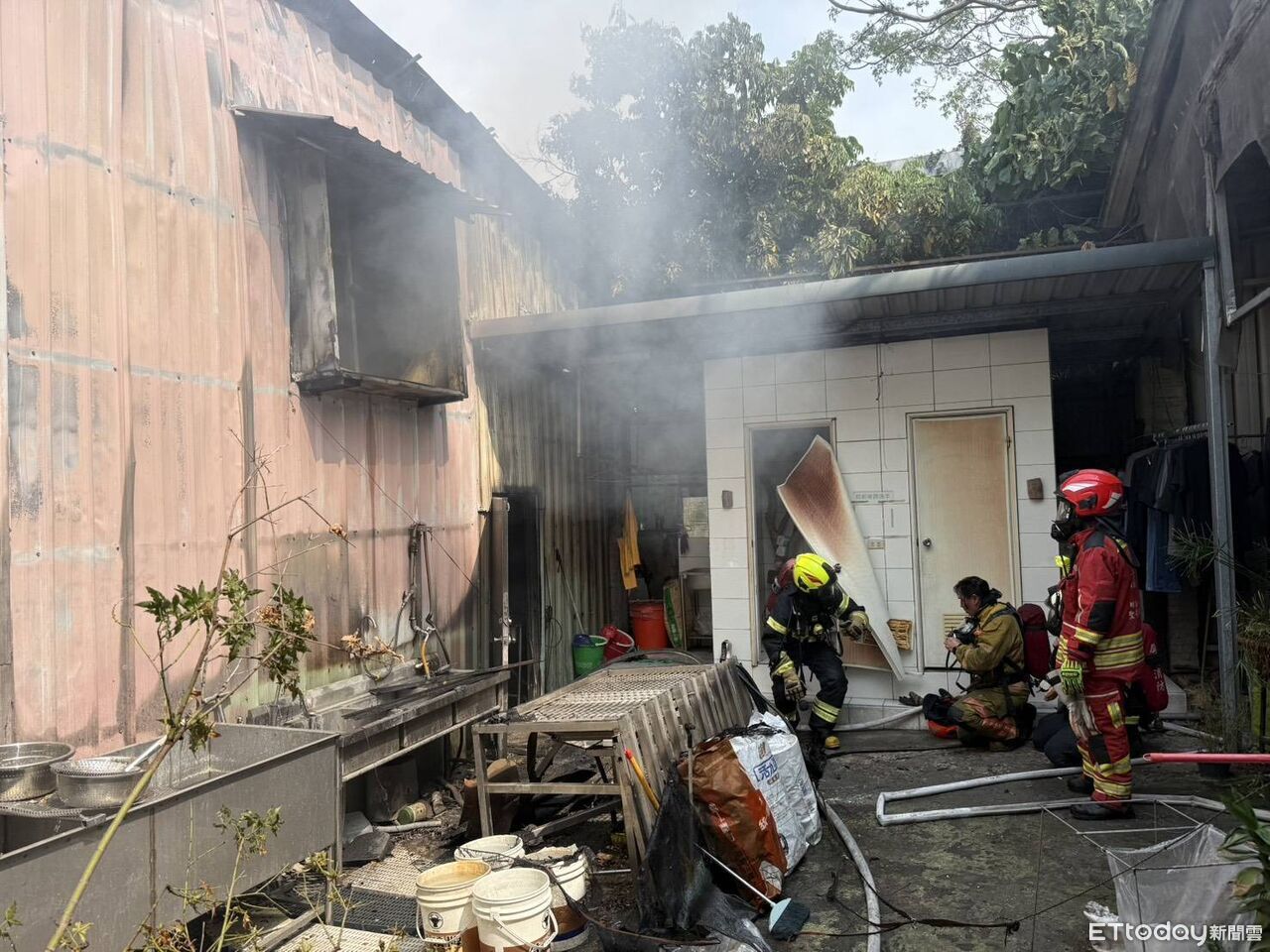快訊/屏東食品工廠火警!警消出動40人救援 5人送醫