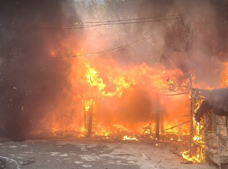 開工首日不平靜!彰化大城工寮「火舌竄天」 險波及三合院