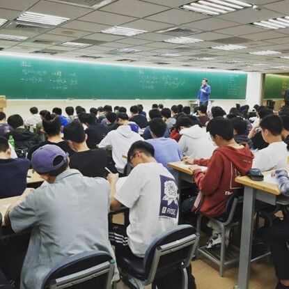 近20年教學經驗累積 周杰數學打造國高中完整數學學習路徑