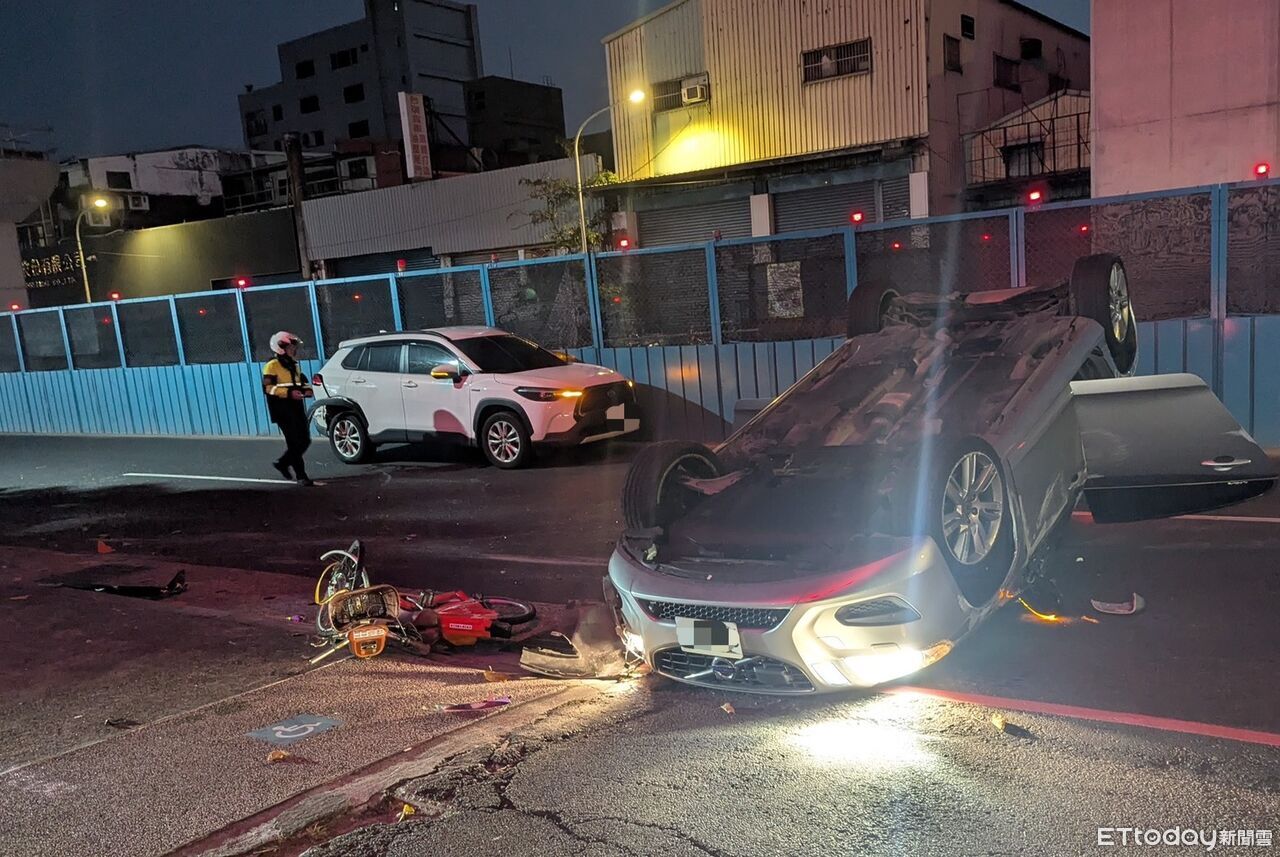 喪屍毒駕撞前車側翻畫面曝 17歲YouBike少年衰遭波及倒地受傷