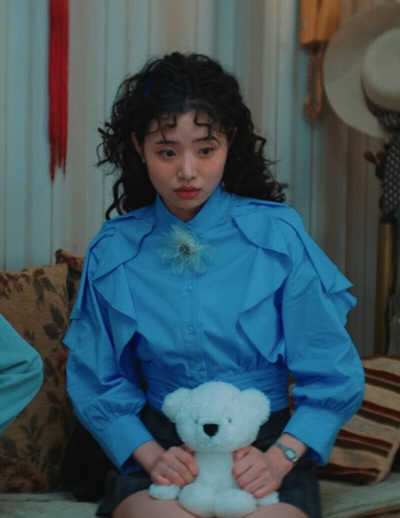 「傻白甜千金」怎麼穿？跟《臥底洪小姐》姜諾拉學：蕾絲、襯衫、A 字裙，還有「這單品」必備