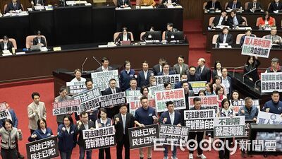 糗！邀鄭麗君備詢遭韓國瑜打臉　傅崐萁尷尬：過去都有上台啊