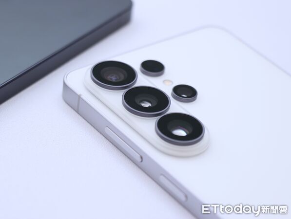 ▲▼   三星   Galaxy S26,S26+,S26Ultra,S26 Ultra       ；26日02:00後才可使用。（圖／記者蘇晟彥攝）