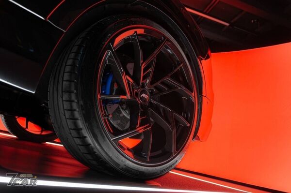 動力上看 760 匹，碳纖空力強化運動氣息　ABT 推出全新 RSQ8-S