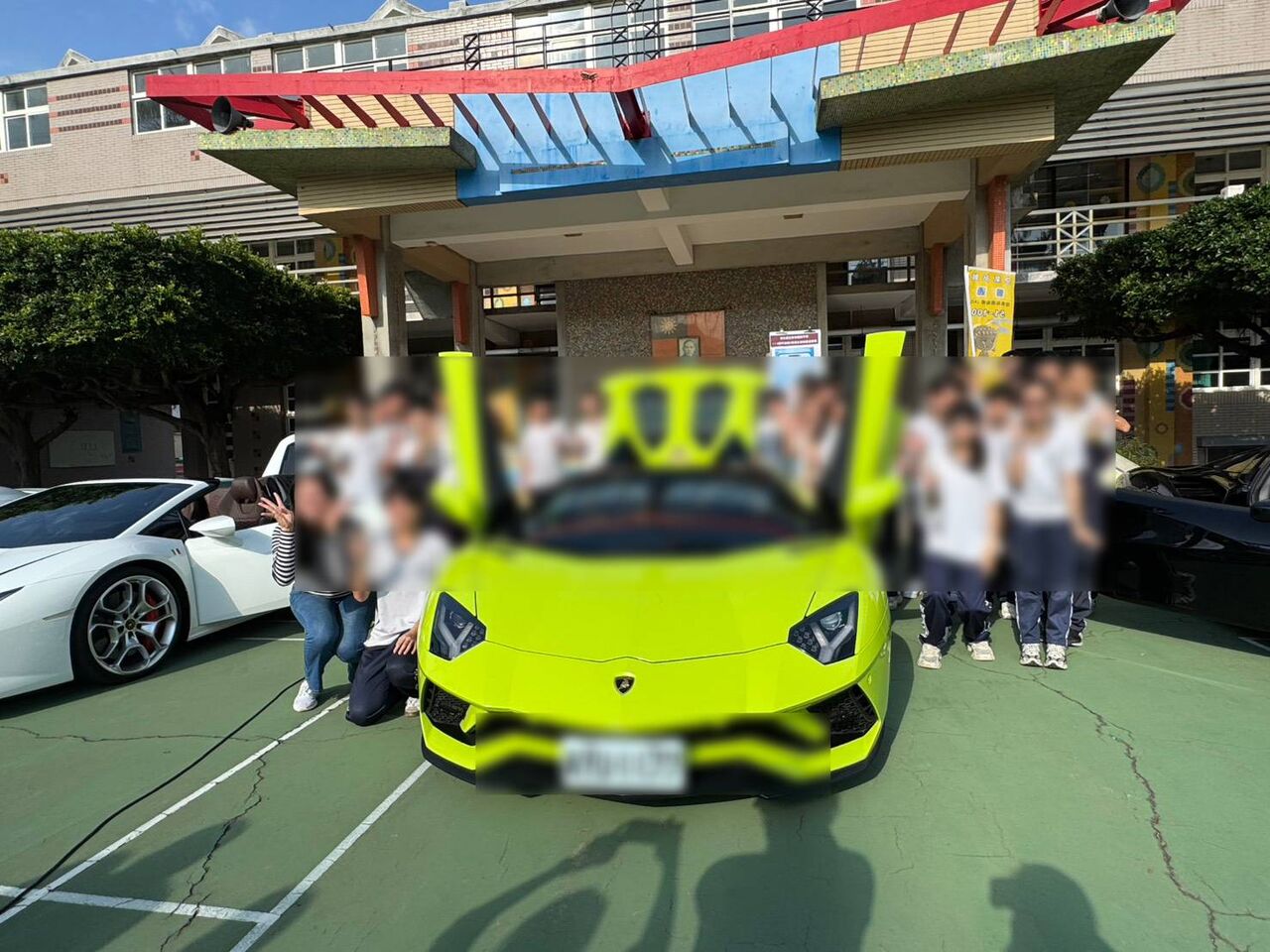 超狂!破億超跑駛進彰安國中 老董學長用「廁所哲學」震撼教育