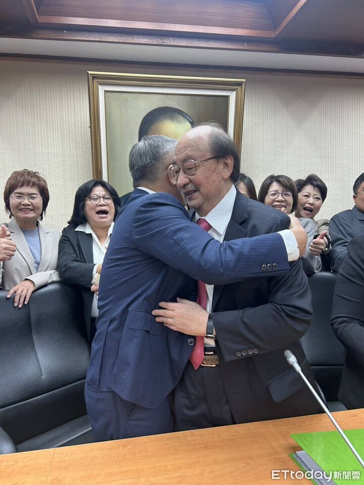 柯建銘「主動退讓」願協助傳承 蔡其昌:感謝成全!未來會多請益