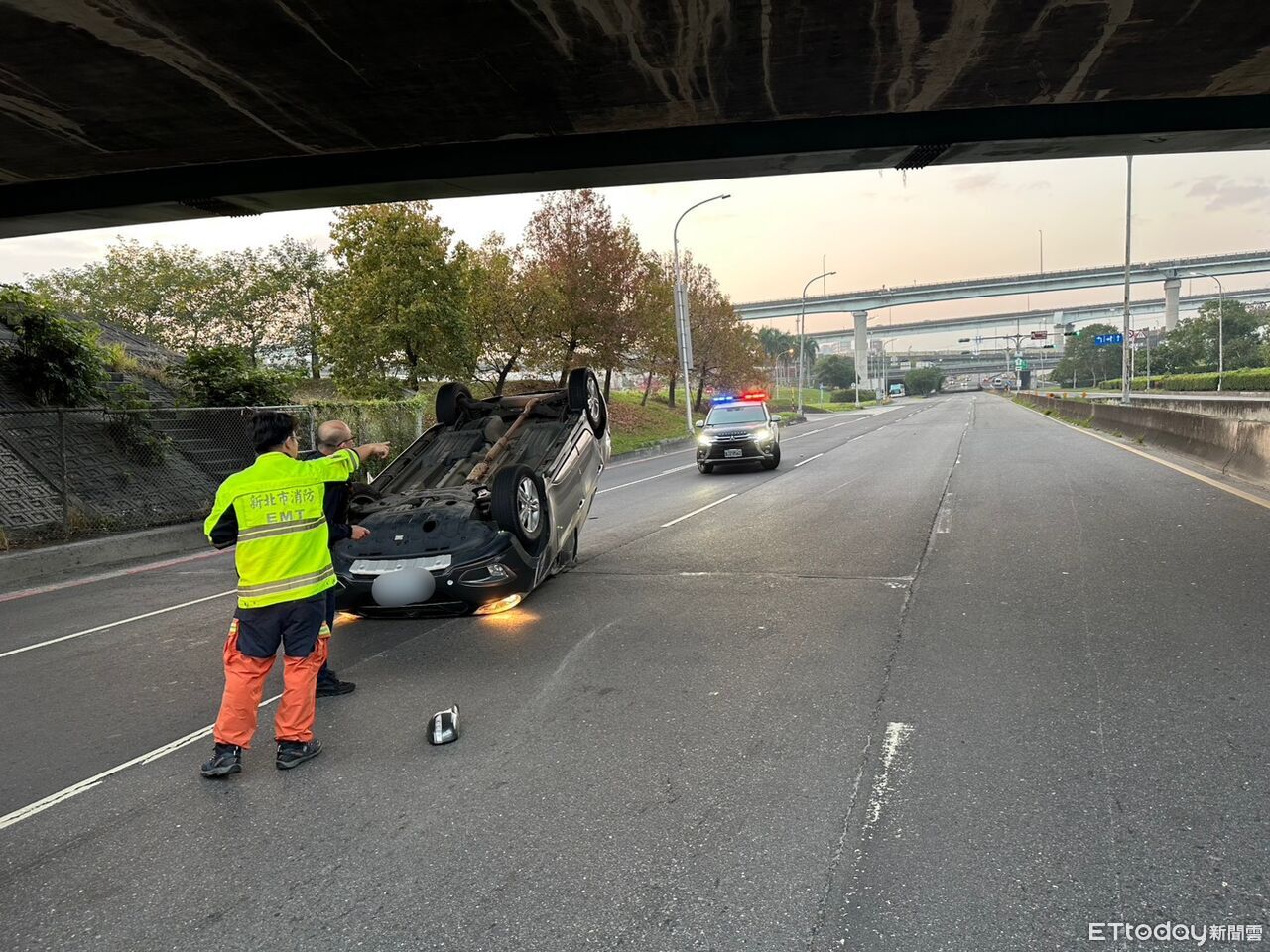 新北水電工毒駕翻車搭小黃開溜 警搜出海洛因!住處還有槍彈