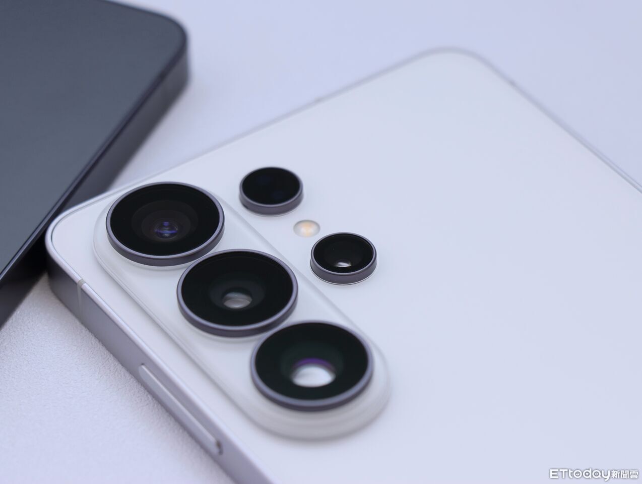 ▲▼   三星   Galaxy S26,S26+,S26Ultra,S26 Ultra       ；26日02:00後才可使用。（圖／記者蘇晟彥攝）
