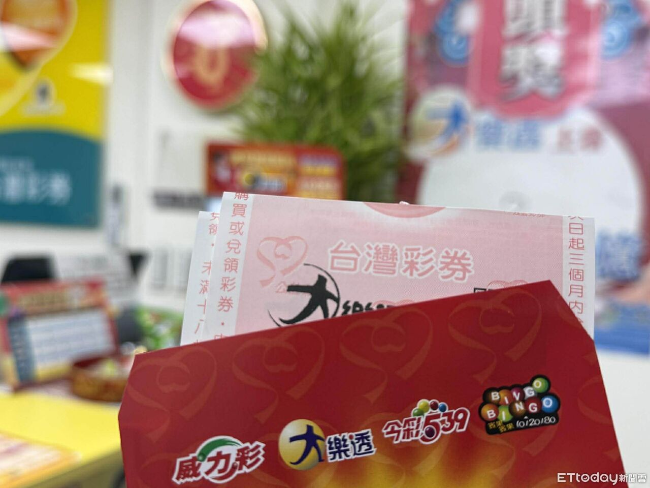 快訊/是你終結連槓嗎? 大樂透「1億密碼」開出連號