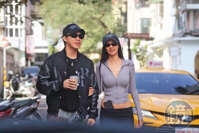 挺過「勾二嫂」風波！ØZI東區約會辣模女友  私下真實互動全被拍