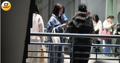 郭書瑤「驚現台大綜合體育館」追星！沒人認出  0偽裝逛夜市全被拍