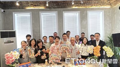 陳亭妃馬年小提燈亮相　蝴蝶蘭、珍奶、虱目魚全入燈