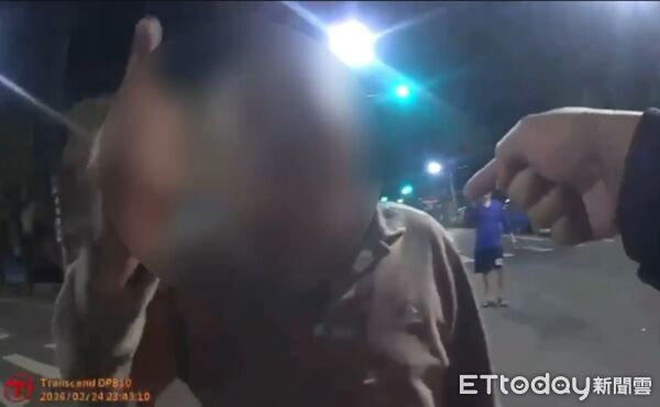 ▲▼酒醉辱警。（圖／記者許宥孺翻攝）