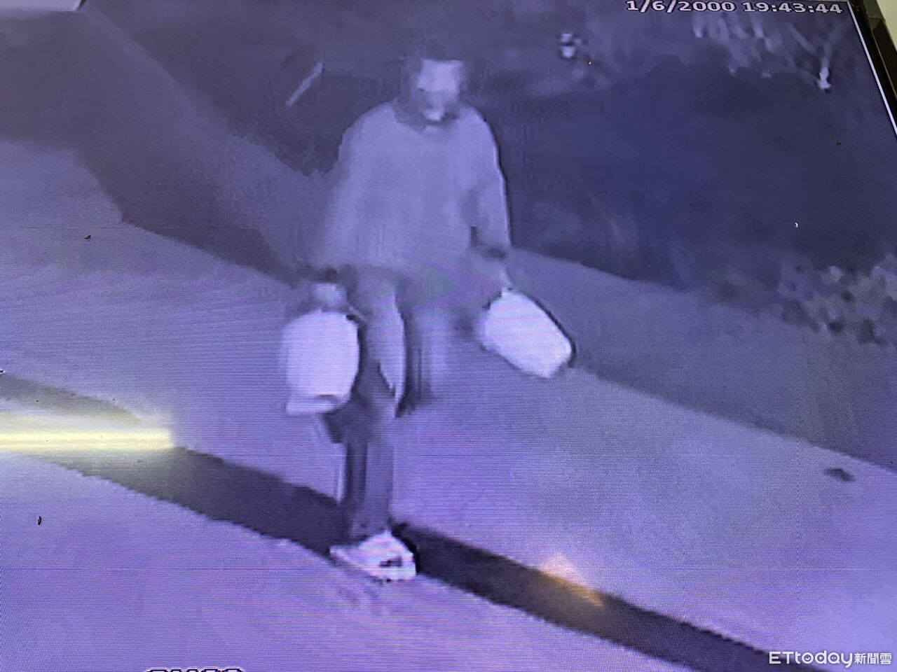 濟公的高粱也照偷!男1天來3次被抓包 1次抱2罈賊樣全都錄