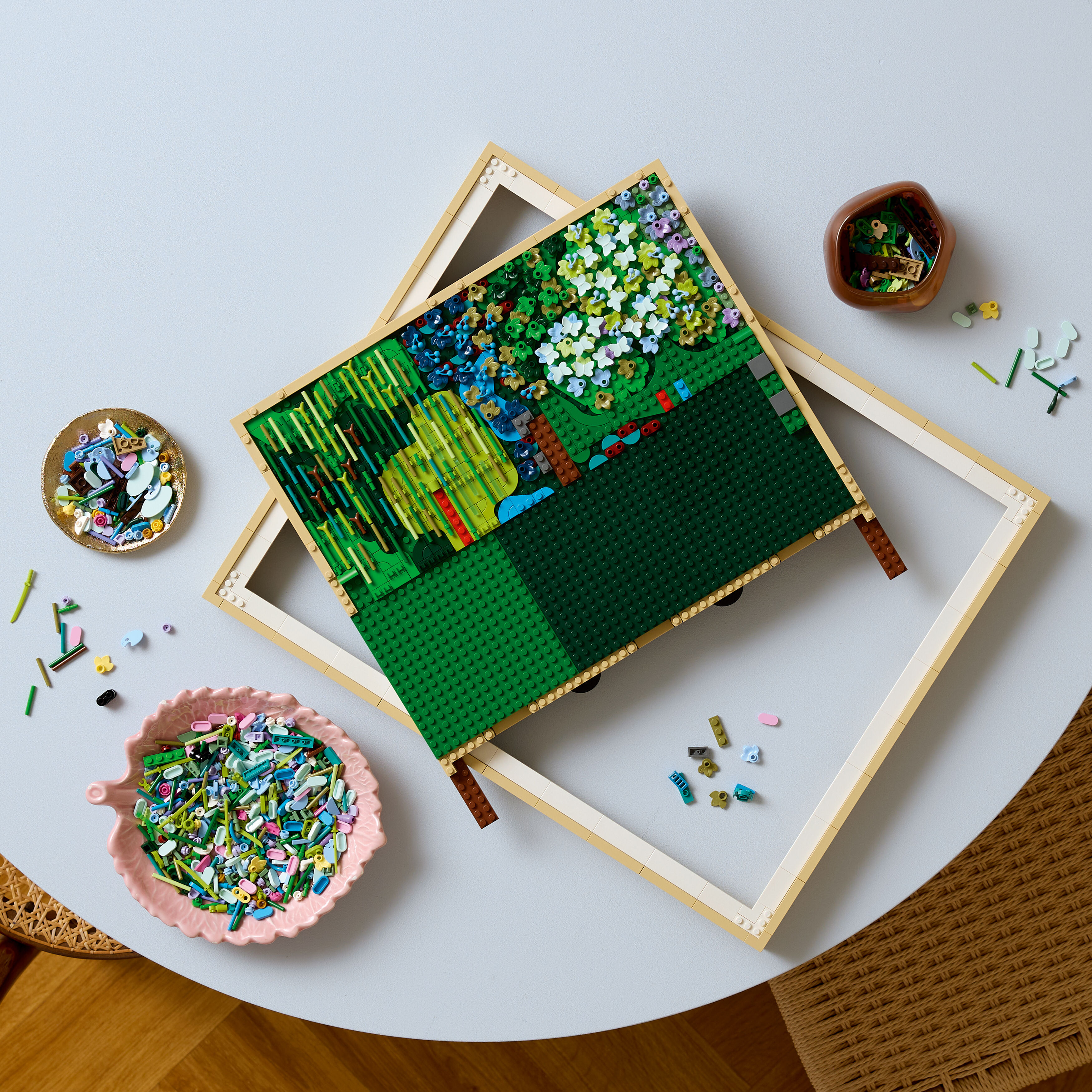 ▲樂高藝術系列《睡蓮池上的拱橋》。（圖／LEGO）