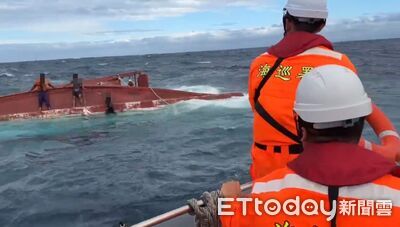 海巡雷達偵測台東漁船失蹤　3船員落海...緊抓船底成功獲救