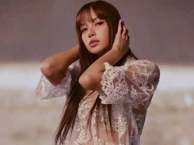 Lisa圓夢當時尚設計師　透視裝、迷你裙一樣辣辣的