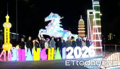 台北燈節展《這裡是上海》駿馬燈　民眾不滿抗議：這裡是台灣